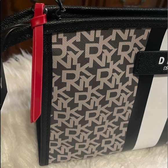 NWT DKNY Cosmetic Bag - Picture 3 of 9